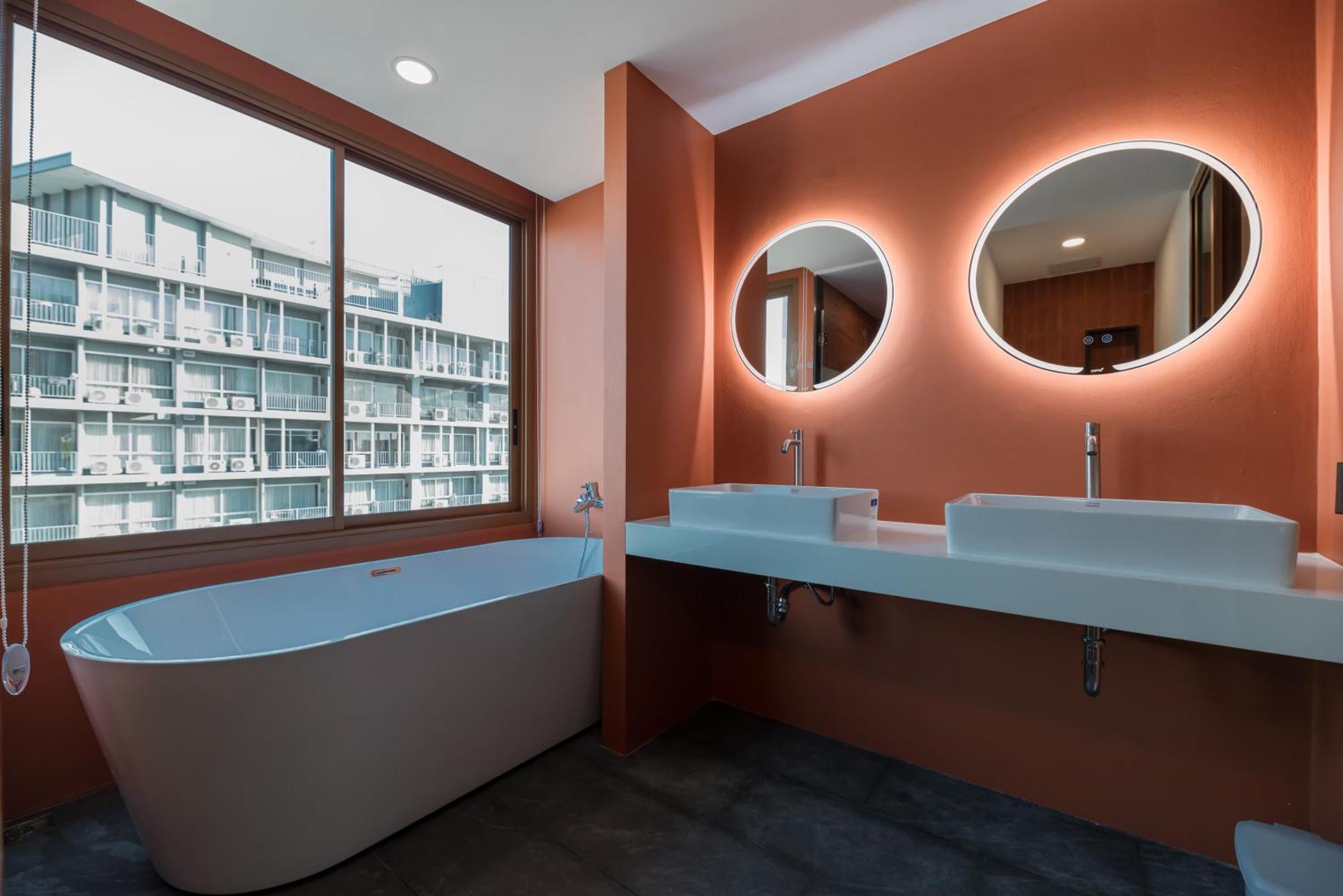 Blu Monkey Hub And Hotel Bangsaen Exterior photo
